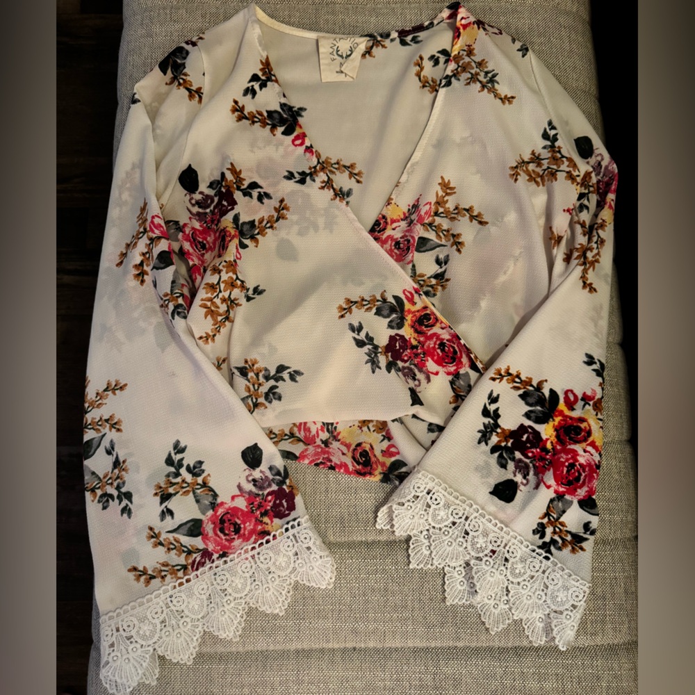 Floral long sleeve with cathedral lace detailed sleeves